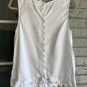 Adorable scalloped tank!